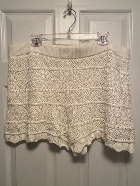 a new day Cream Crochet High-Waist Knit Shorts…size XXL